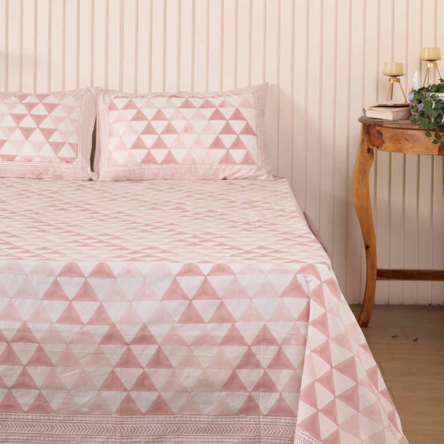 Tri-Kon Pink Cotton Bedsheet