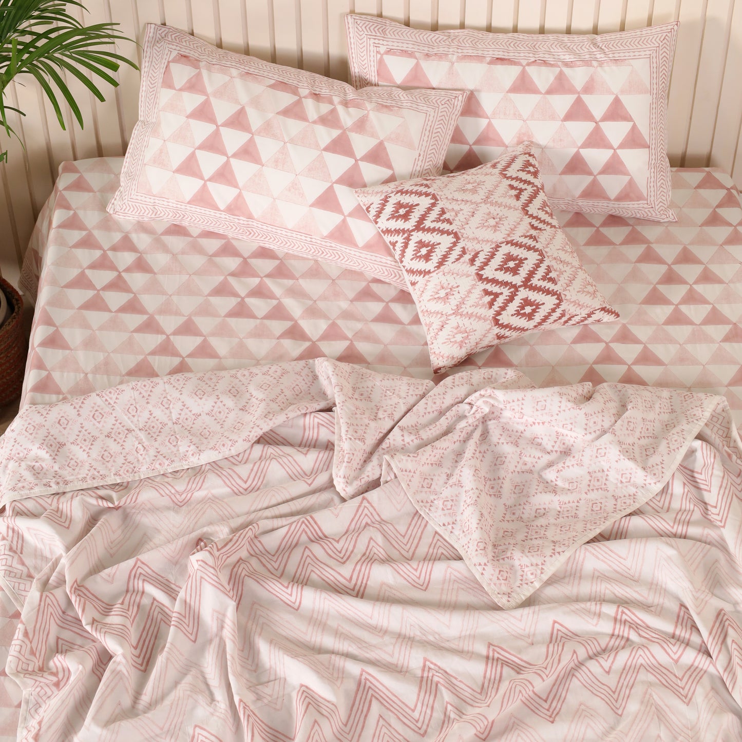 Tri-Kon Pink Cotton Bedsheet