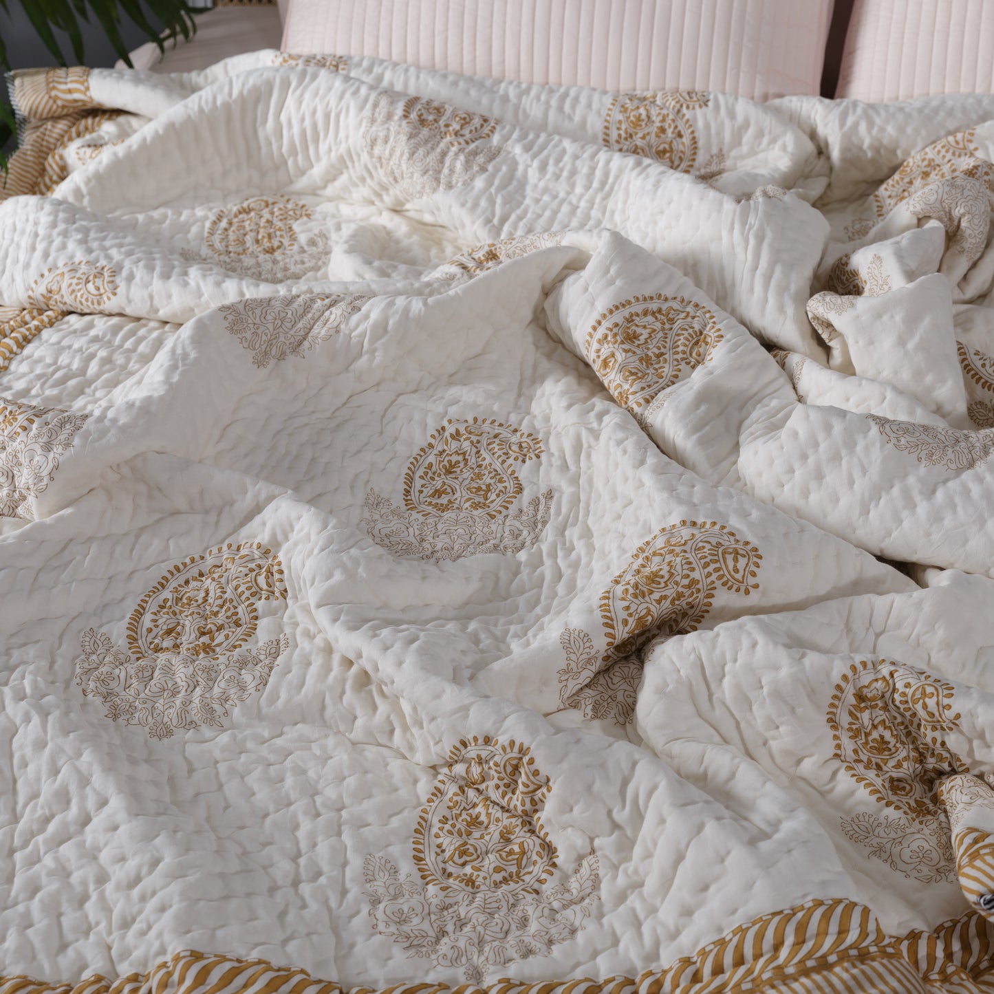 Evergreen Paisley Cotton Quilt